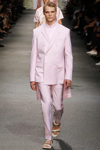 Look 13